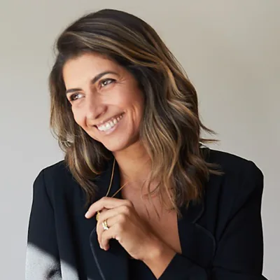 Maria Abercrombie, the business owner who recommends LazyMagnet on Facebook
